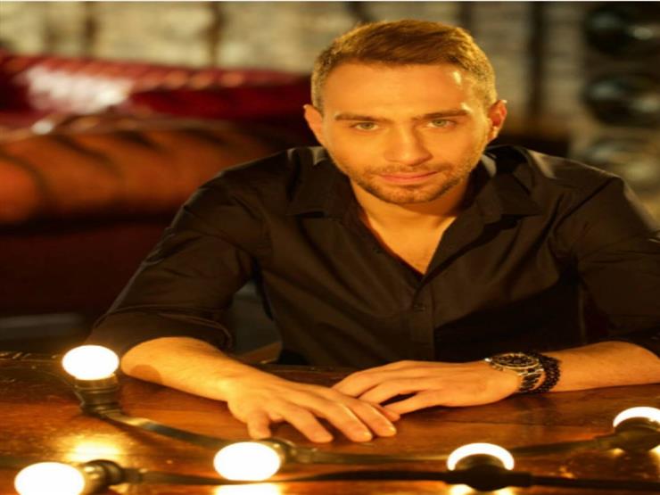 يرقص في الساحل.. أحدث ظهور للفنان حسام حبيب (صور)