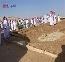 أخبار 24 | جموع غفيرة تؤدي صلاة الميت على المواطن المـقتول في المغرب.. وعمه يطالب بحقه