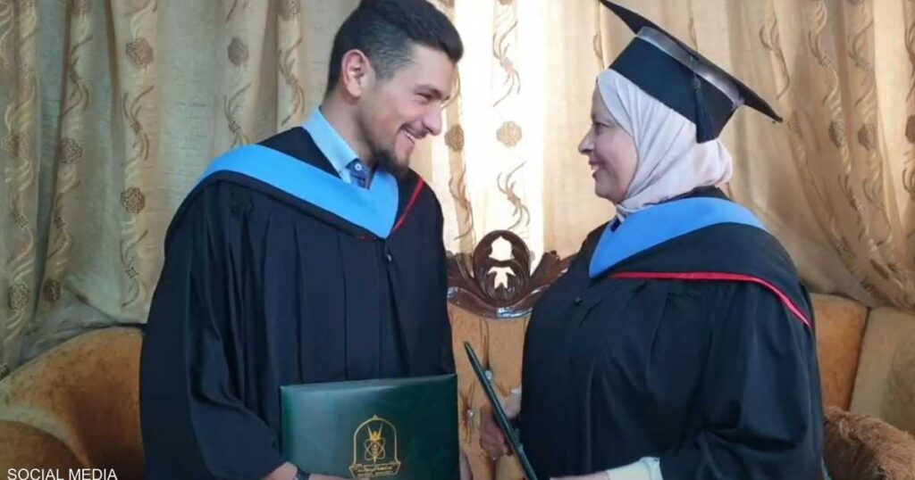 أردنية وابنها يتخرجان من نفس الجامعة والاختصاص وفي يوم واحد