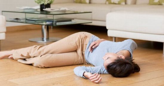 أم تسقط مشلولة على الفور بعدما شاهدت كرت ميموري داخل ملابس ابنها الوحيد.. وهذا ما وجدت فيها والذي لم تتحمل أن تراها !