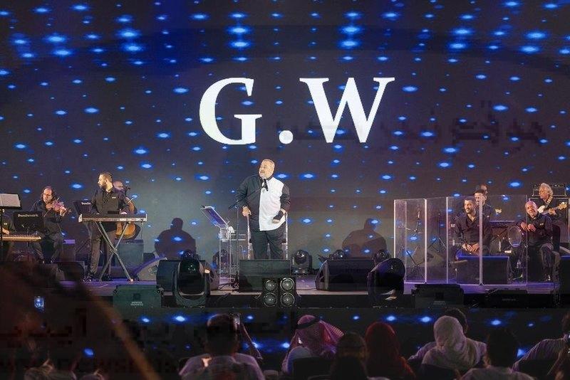 أول ظهور بعد العملية.. صورة جديدة لـ جورج وسوف تقلق جمهور وإلهام شاهين تعلق