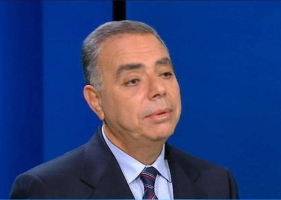 إن السفير كرم لا يتلقى اوامره من احد وما كان يوما ساعي بريد لاحد