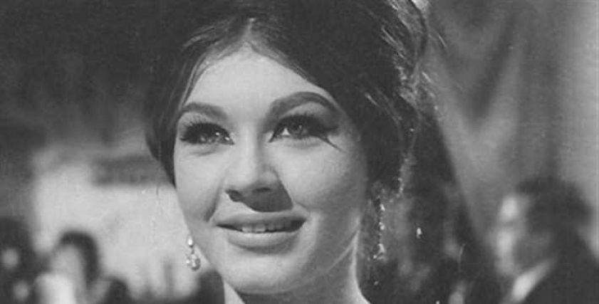 ابنة شويكار تفاجئ الجميع وتكشف الفنانات على حقيقتهن !! هذه دلال عبد العزيز التي لا تعرفونها !!