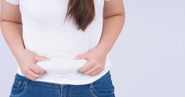 اتخلص من الإحراج.. مشروبات طبيعية تساعد على حرق دهون البطن