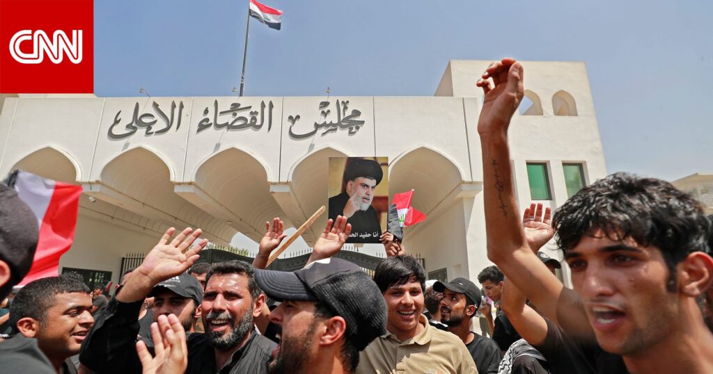 احتجاجات العراق تعصف بالقضاء.. والكاظمي يقطع زيارته لمصر