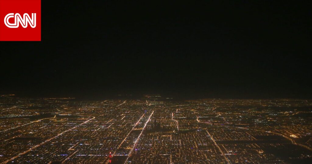 السعودية.. تداول فيديو تحليق جسم ساطع بالسماء وفلكي يعلق