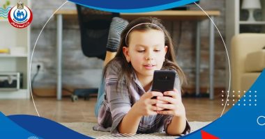 الصحة تكشف السن المناسب للسماح للأطفال باستخدام الموبايل .. تفاصيل