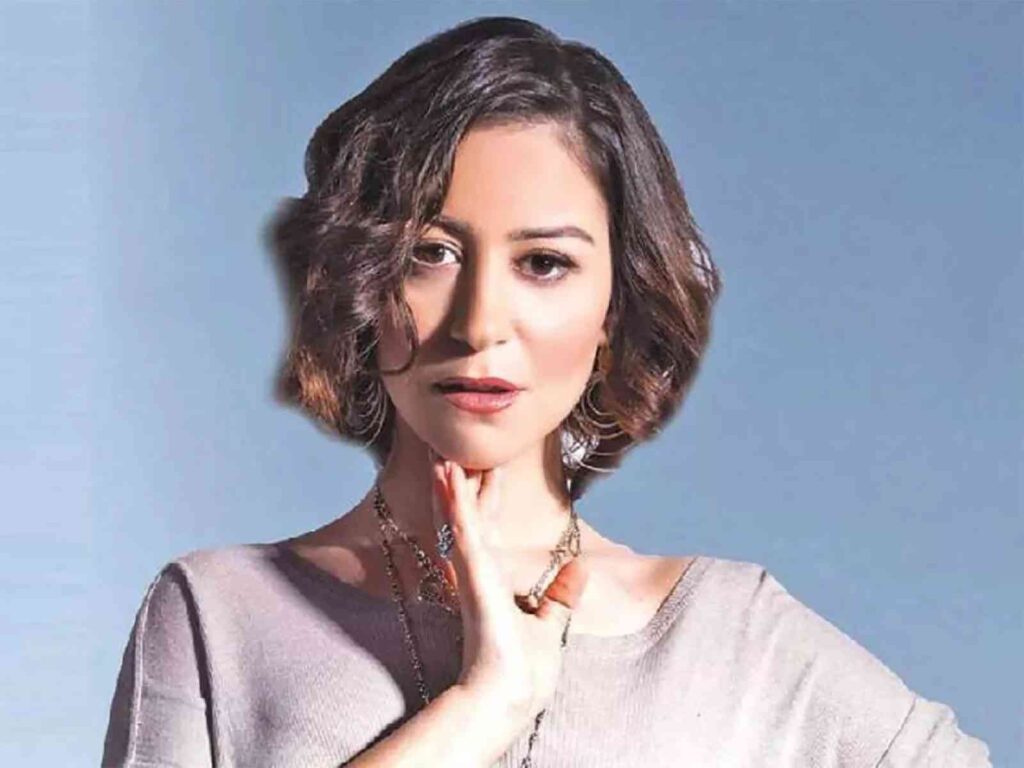الفنانة منة شلبي تخلع رداء الخجل وتعترف : لم أستطع أن أقاوم غريزتي في أحد المشاهد وأكملت متعتي حتى النهاية ! (تفاصيل مُلهبة)