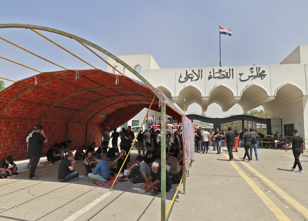 القضاء العراقي يقرر استئناف أعماله.. و"الحشد": لن نكون طرفا في الأزمة 