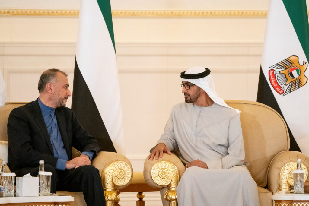 وزير الخارجية الإيراني يعزي الرئيس الإماراتي الشيخ محمد بن زايد آل نهيان في وفاة رئيس الدولة الشيخ خليفة بن زايد آل نهيان