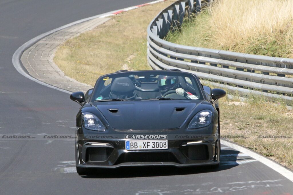 انكشف الستار.. صور تكشف عن سياره بورش 718 آر إس سبايدر 2023 بسقفها القابل للتحويل