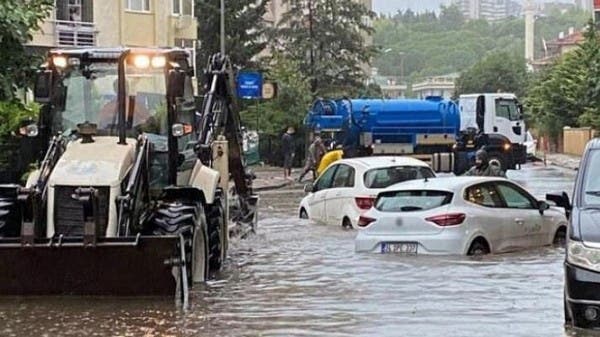 بالفيديو.. سيول تحوّل شوارع تركيا لأنهار واتهامات بالإهمال لبلدية اسطنبول