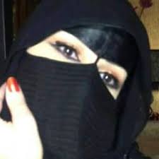 بدون ذرة خجل .. سعودية فائقة الجمال تعترف لصديقتها إنها تعاشر زوجها .. لن تصدّق كيف كانت ردة فعل صديقتها لا يتحملة بشر.! !