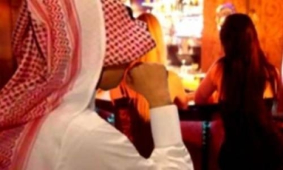 بعد ليلة حمراء في مراكش .. خليجي يتهم شقيقة راقصة مغربية شهيرة بسرقة مبلغ مالي وساعة فاخرة