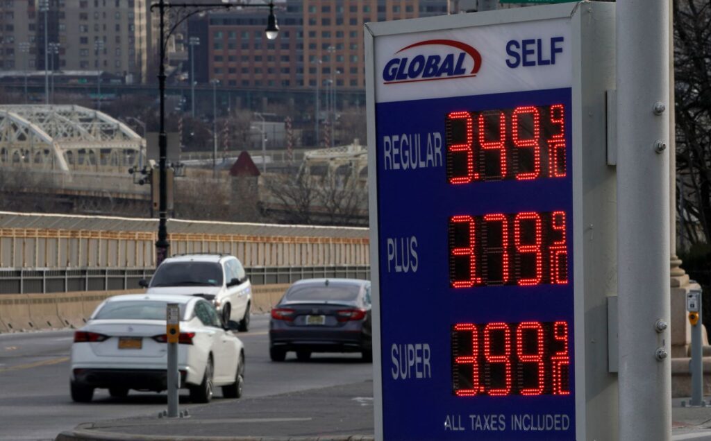 تراجع أسعار النفط على وقع اتفاق محتمل مع إيران 