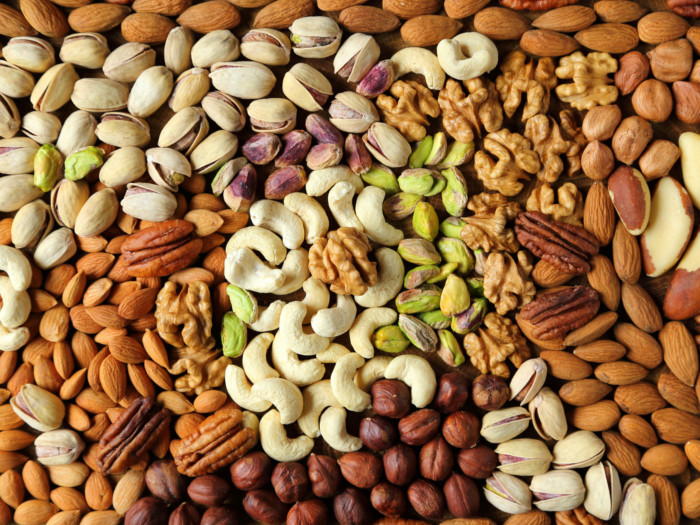 تعرف عليه فوراً ..هذا النوع من المكسرات رخيص الثمن متوفر في الأسواق يحفز إنتاج الأنسولين ويخفض نسبة السكر في الدم