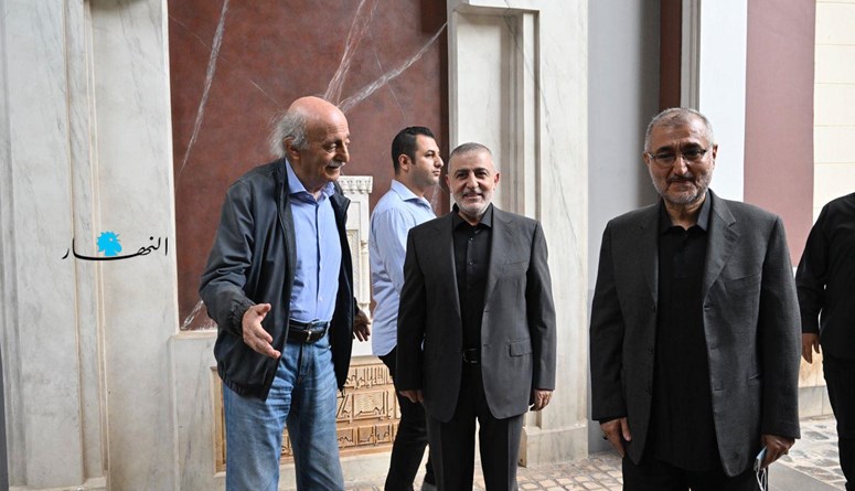 جنبلاط من 14 آذار الى 'الوسط' تحالفات فاستدارات...'إنها لعبة الأمم'