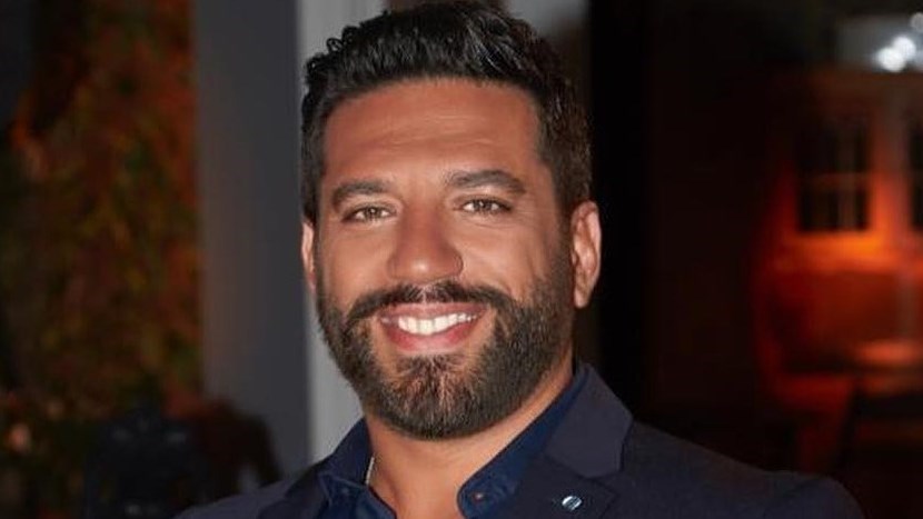 حسن الرداد يفاجئ الجميع بصورة مع اخته المحجبة والجمهور: "أحلا من إيمي سمير غانم بـ 100 مرة"