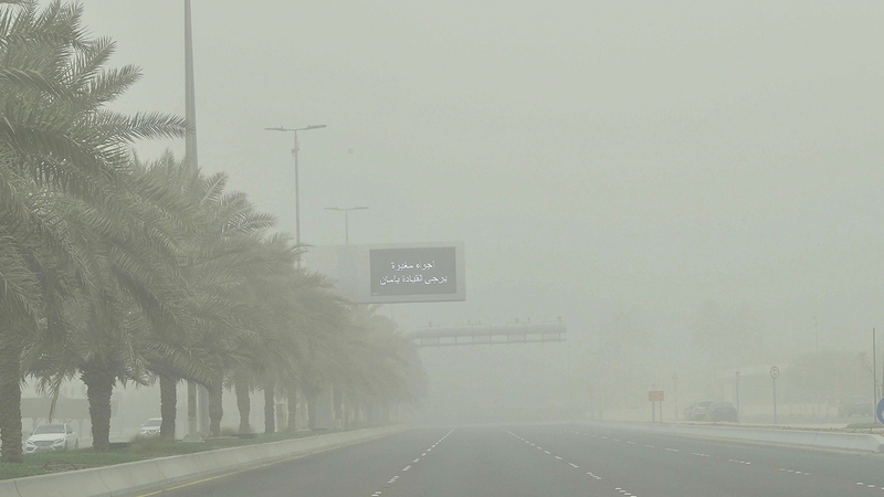 «دفاع مدني عجمان» تحذّر من تجاوز السرعات أثناء الأمطار