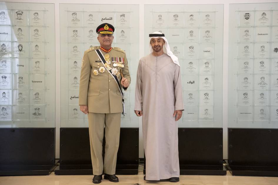 رئيس الدولة يستقبل رئيس أركان الجيش الباكستاني ويقلده «وسام الاتحاد»