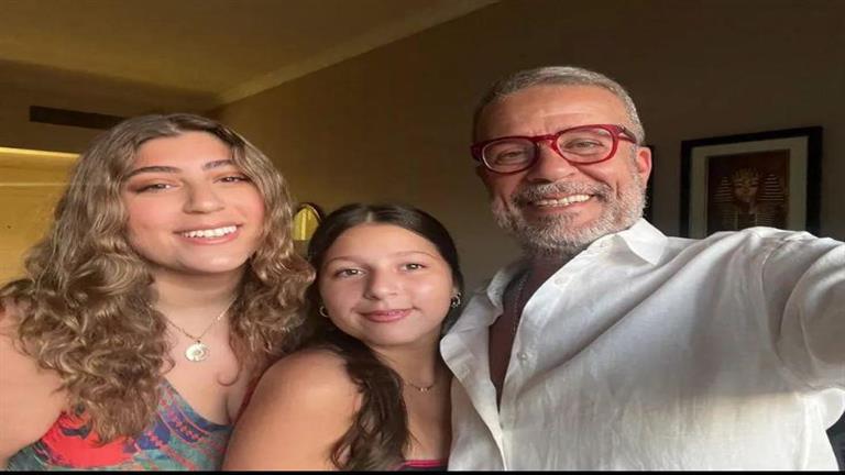 "ربنا يزيح الكرب".. أول تعليق لـ شريف منير بعد أزمة زوجته وا