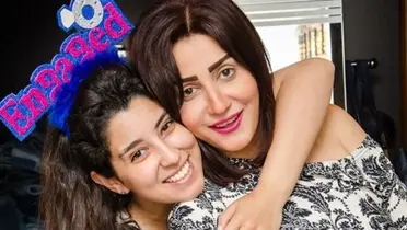 زوجها لم يتحمل ما شاهده فطلّها فوراً !! لن تتخيل ما حدث بين آيتن عامر وشقيقتها وفاء وتسبب في طلاقها !! (القصة الكاملة)