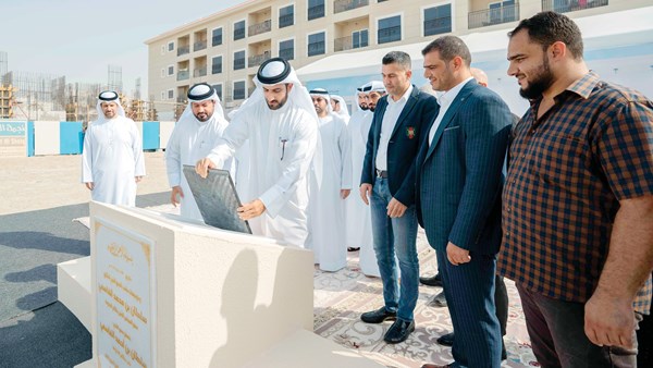 سلطان بن أحمد القاسمي يضع حجر أساس «وقف الأمل»