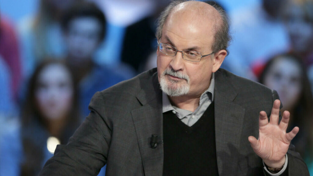 سلمان رشدي "يتماثل للشفاء" ويتخلى عن جهاز التنفس الاصطناعي بعد يومين من تعرضه للطعن