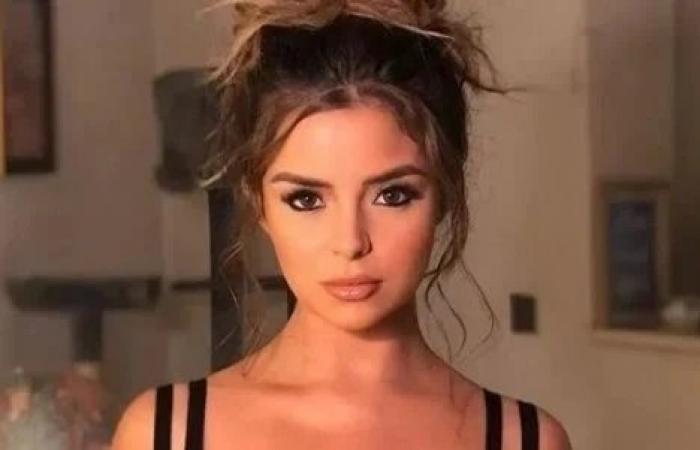 شاهد .. النجمة ديمي روز تظهر بلا ملابس تماماً وتنام على السطح بطريقة مُثيرة كشفت كل شيء