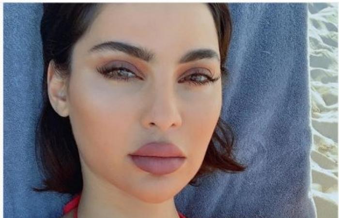 شاهد .. قمر تعرض جسدها بالبيكيني وتنافس سما المصري وانجي خوري