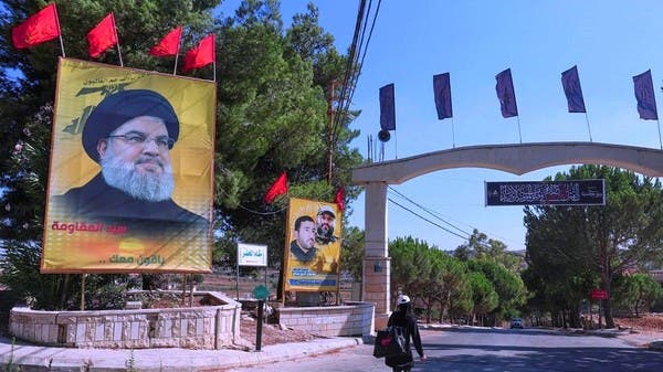 شاهد ما وجدوه في البلدة اللبنانية المتحدر منها طاعن سلمان رشدي