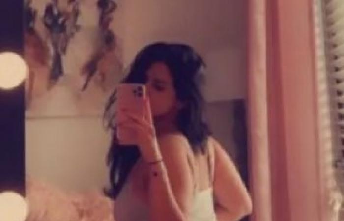 شاهد .. مشهورة سناب شات في السعودية تتحدى سما المصري في وصلة رقص من اوضة النوم