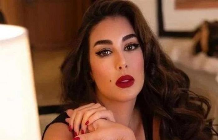 شاهد .. ياسمين صبري على البحر بالبكيني فقط ومتابع: يا حلاوة الملبن