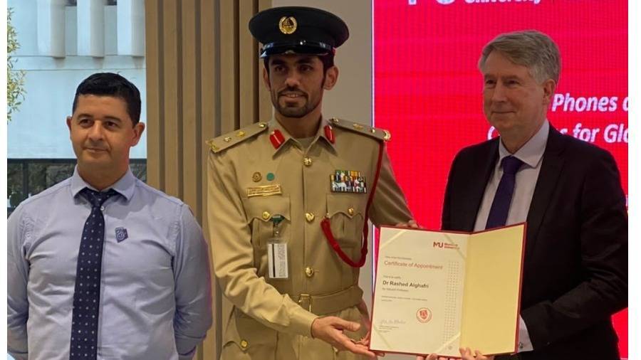ضابط بشرطة دبي ينال درجة الأستاذية في العلوم الجنائية