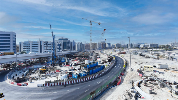 «طرق دبي» تنجز 55% من تطوير تقاطع الصقر