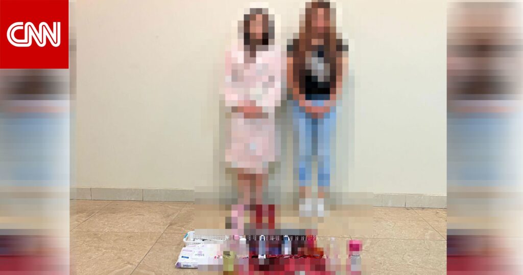 عرضوا صورهم للقيام بأعمال منافيه للآداب وداخلية الكويت تنشر صورتين للعصابة وترد