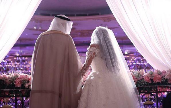 عريس سعودي يطلق عروسته في ليلة الدخلة بعد أن أكتشف هذا الأمر الهام.. لن تتخيلوا ماذا عثر في هاتفها !