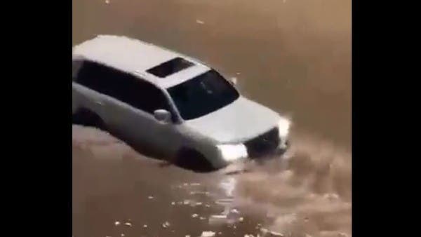 عطلت السير بالمدينة المنورة.. فيديو لأمطار غزيرة يجتاح التواصل