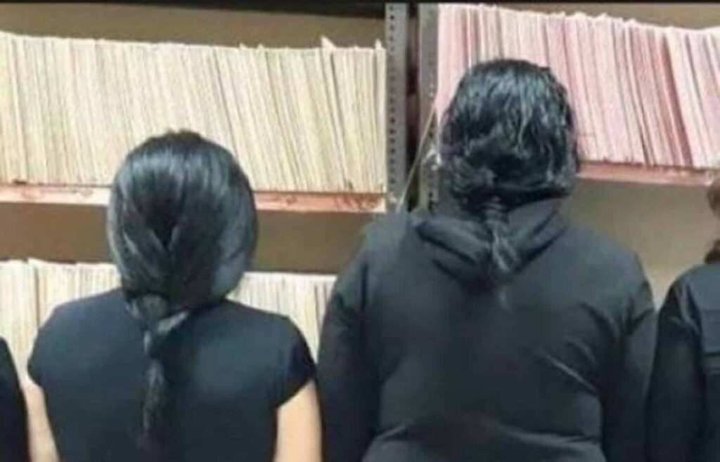 علامات الساعة تظهر... القبض علـى مراهق يمارس الرذيلة مع 5 سيدات شديدات الجمال .. و نهايتهم لـم تكُن فـي الحسبـان .!! (تفاصيل صادمة)