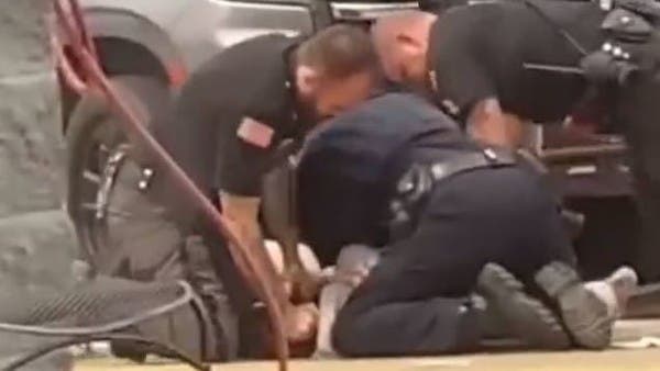 عنف لا يحتمل.. شاهد أكثر فيديو انتشاراً في أميركا
