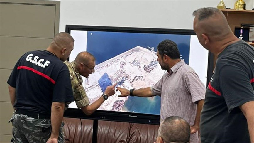 فوج إطفاء بيروت يضع خطّة لإخماد حريق الإهراءات.. وأهالي ضحايا إنفجار المرفأ يعتصمون ويهددون بالتصعيد