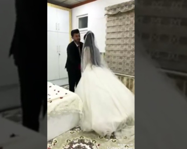 في ليلة الدخلة ..واقعة هي الاغرب من نوعها : تحدي وتهور اثناء المعاشرة بين عريس و عروسته في غرفة النوم .. وفي الصباح كانت النهاية الصادمة التي لا يتخيلة عقل ولا يتحمله بشر.! !