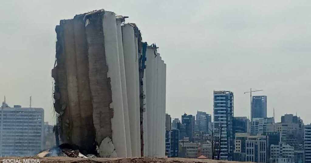 فيديو.. انهيار الجزء الشمالي من صوامع الحبوب بمرفأ بيروت