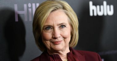 كلينتون تنشر تغريدة ساخرة من تفتيش الـFBI لمنزل ترامب