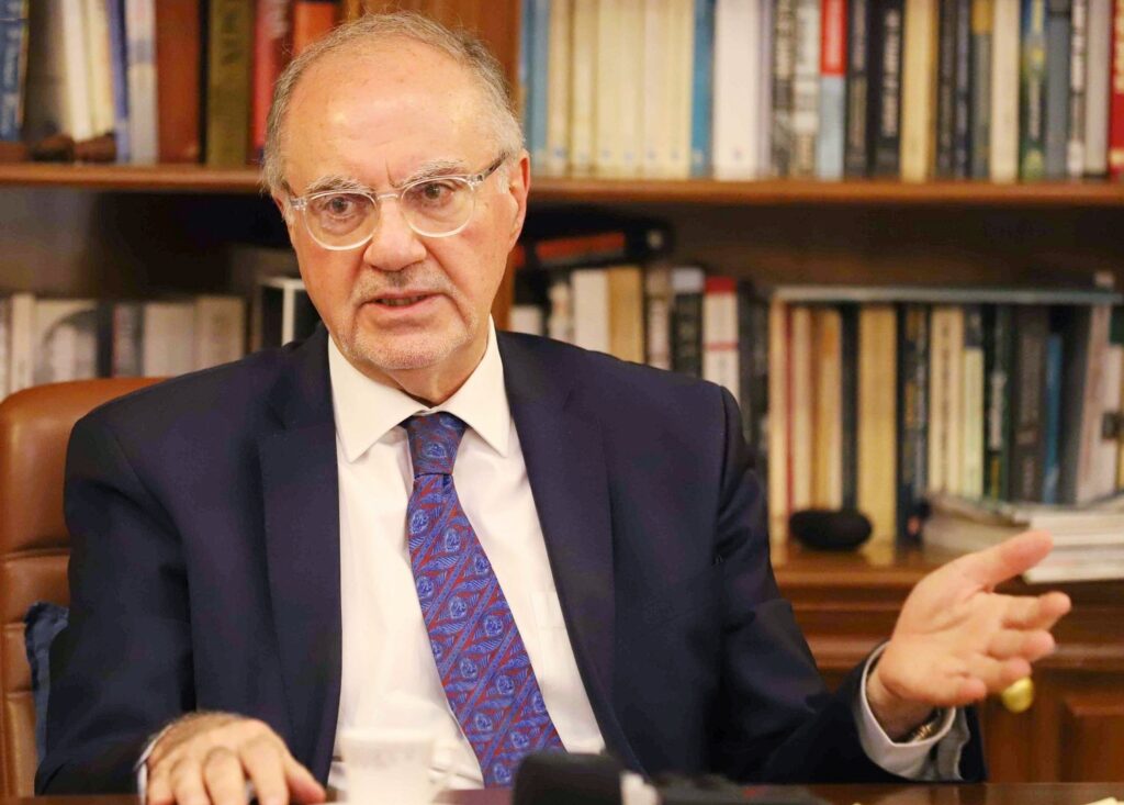 لأنه "محبط للغاية".. وزير المالية العراقي يستقيل في ظل أزمة سياسية