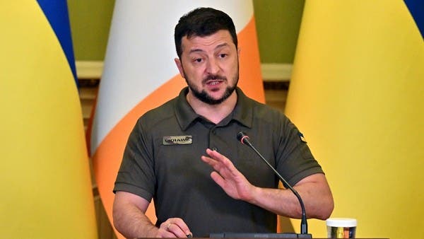 "لا تختزل ما أقول".. شاهد زيلينسكي غاضباً من مترجمه