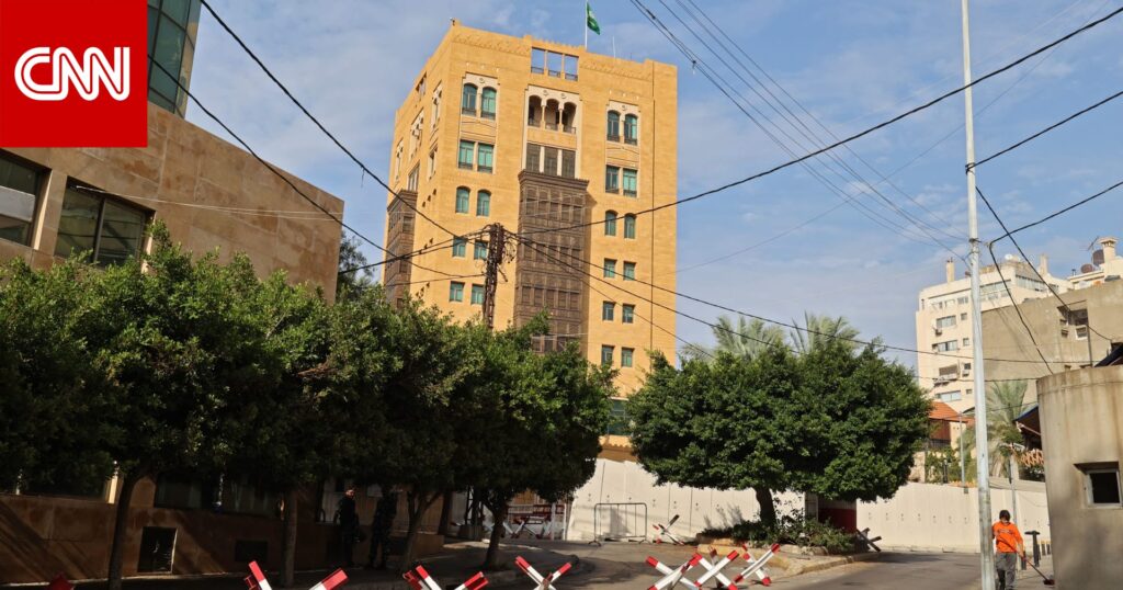 لبنان يتحرك بعد تهديد بـ"إبادة" موظفي السفارة السعودية في بيروت.. وتغريدة من بُخاري