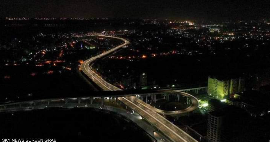 لماذا لجأت مصر إلى تخفيض إنارة الشوارع والميادين؟