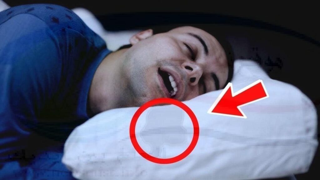 مؤشر لمرض خطير جدًا.. ماذا يعني وجود "لعاب" على المخدة عند استيقاظك من النوم