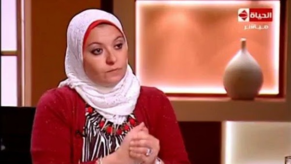 متصلة تعترف دون ذرة خجل : (زوجي عايز مني أعمل حاجة محرمه مع ضرتي بنفس الوقت أثناء معاشرتنا)؟..رد غير متوقع من هبة قطب يصدم عمرو الليثي.! !